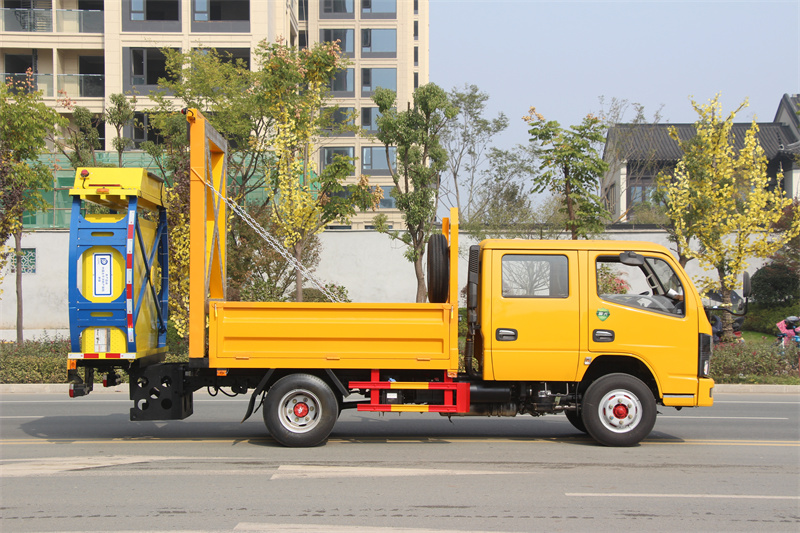东风小多利卡D6双排座防撞缓冲车